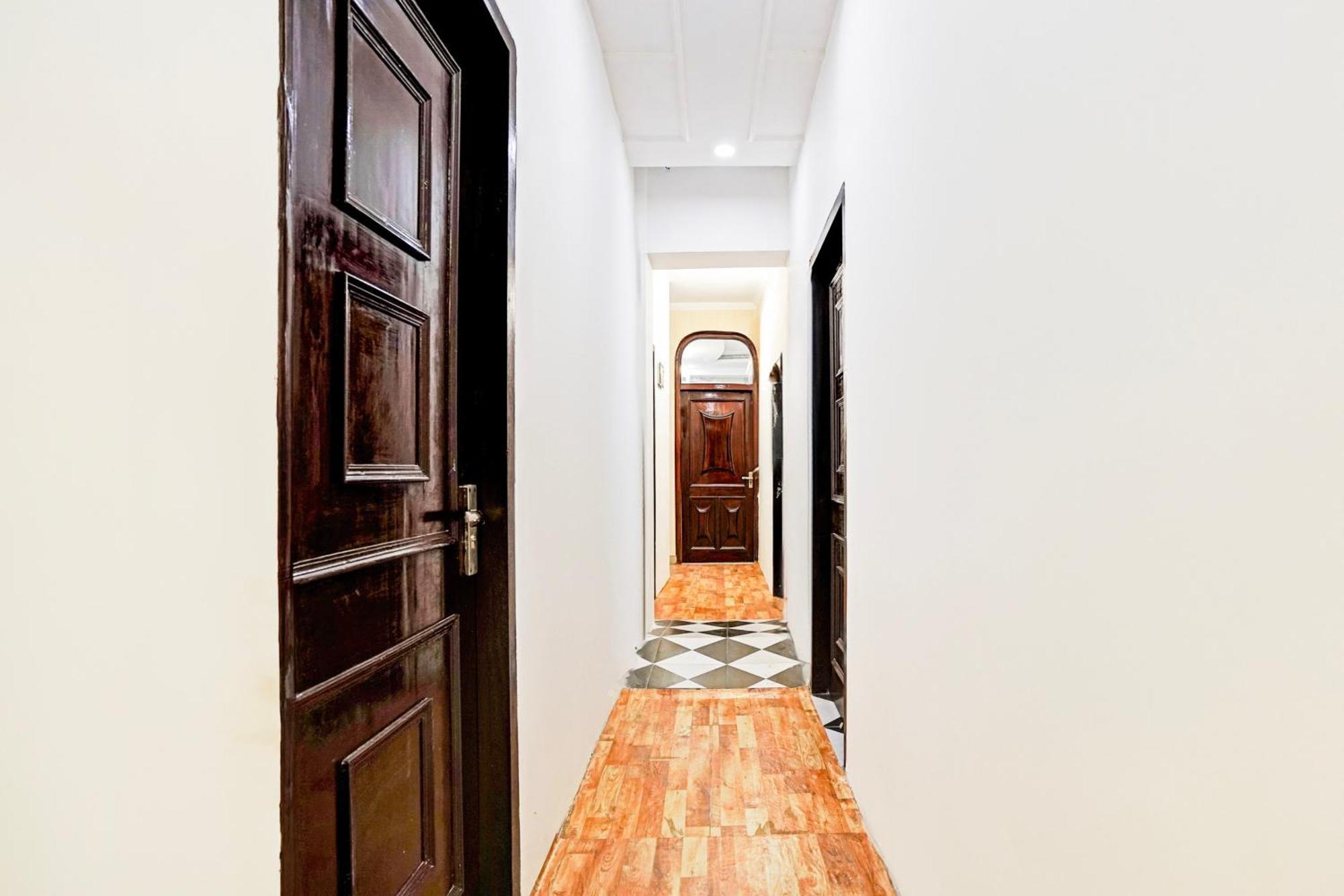 Hotel O Le Empire Stay House Ню Делхи Екстериор снимка