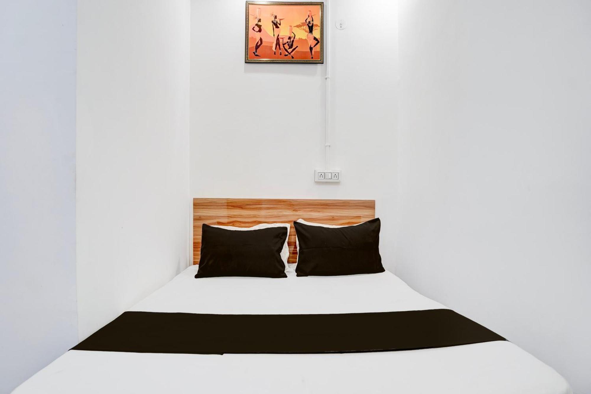 Hotel O Le Empire Stay House Ню Делхи Екстериор снимка