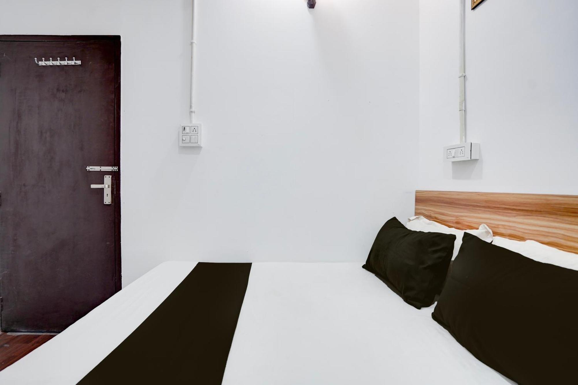 Hotel O Le Empire Stay House Ню Делхи Екстериор снимка