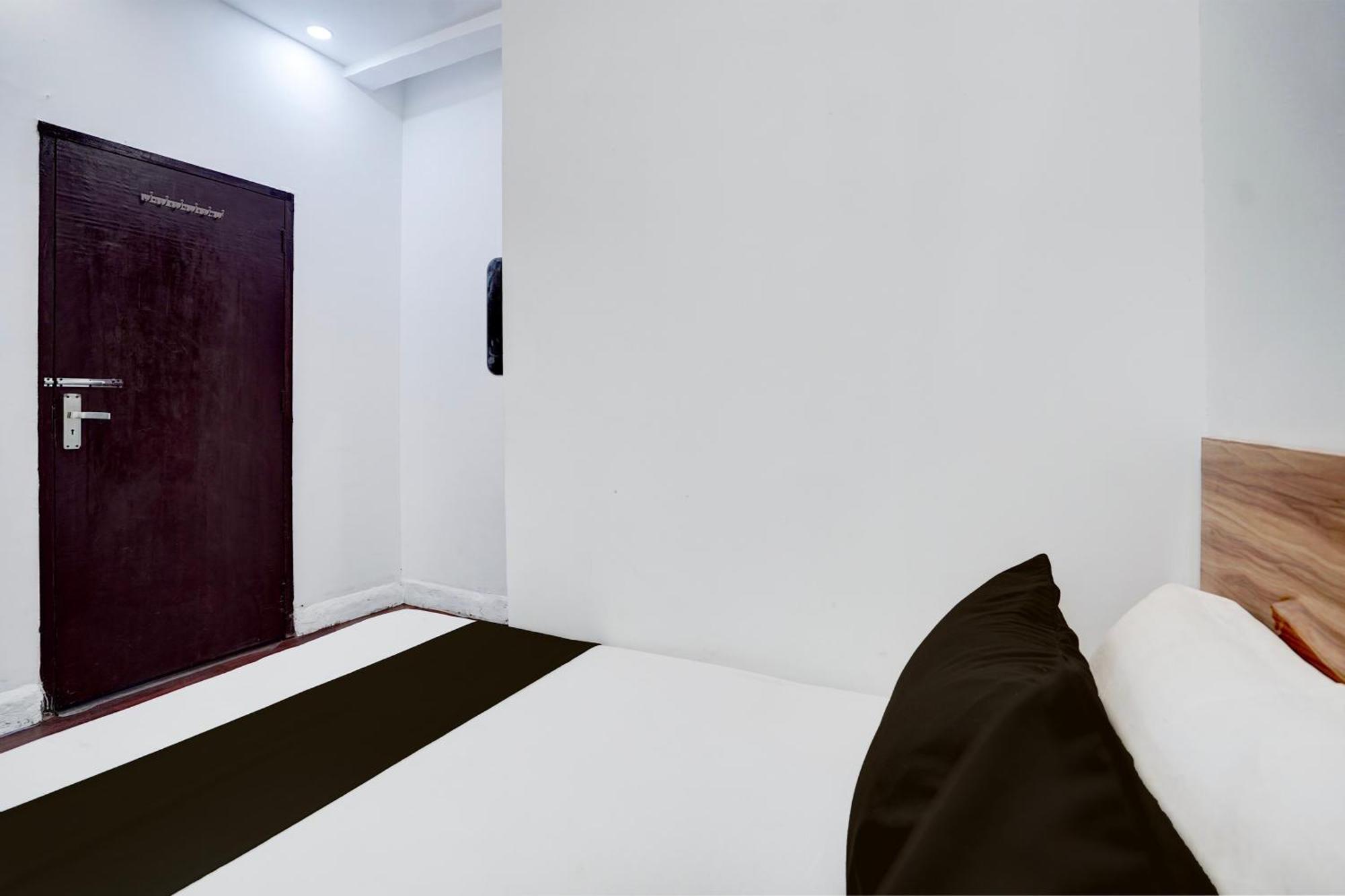 Hotel O Le Empire Stay House Ню Делхи Екстериор снимка
